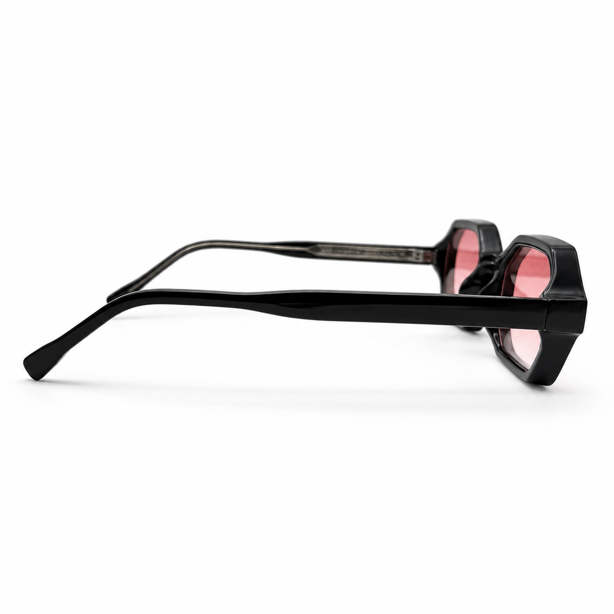 Rose Veil zwarte geometrische zonnebril met roze glazen - zijaanzicht